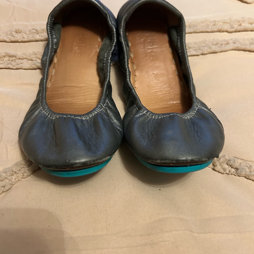 TEAKS  Gray Women's Flats